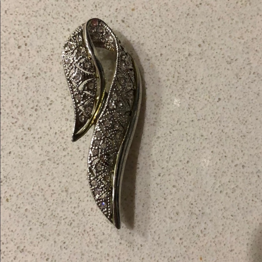 Diamond custom jewelry brooch